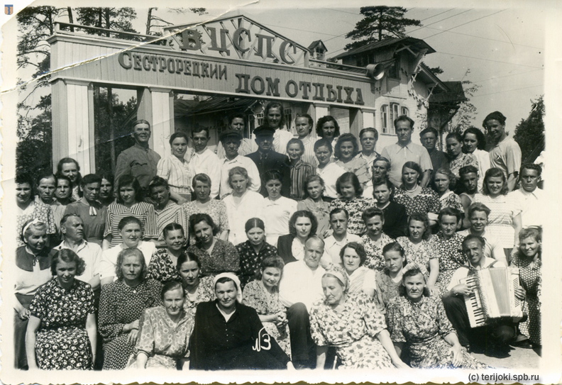 Сестрорецк, июнь 1954 года.
Из архива Карасик Г. Б. vpt-10_Sestroretsk_June1954-orig.jpg