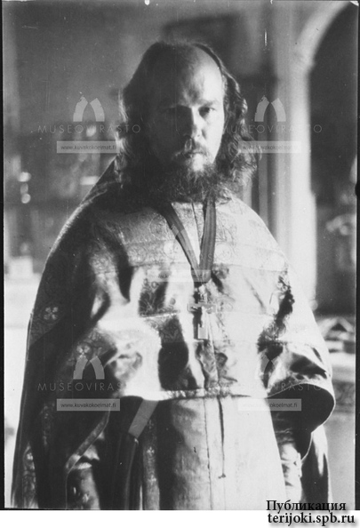 Священник церкви Иннокентия в Каукъярви, 1930-е гг.
Фотография с сайта www.kuvakokoelmat.fi Kaukjarvi_kirkko_193x-03.jpg