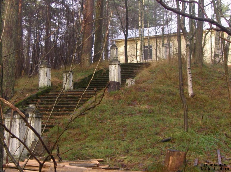 Бывшая вилла Денисова, лестница. Приморское ш., 381, 2011 г. Denisov_Prim_381_2011-01.jpg