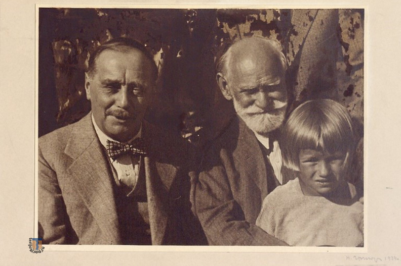 Герберт Уэллси академик И. П. Павлов с внучкой Милой, 1934 год
Фотография предоставлена Н. Галкиной Wells_Pavlov_Mila.jpg