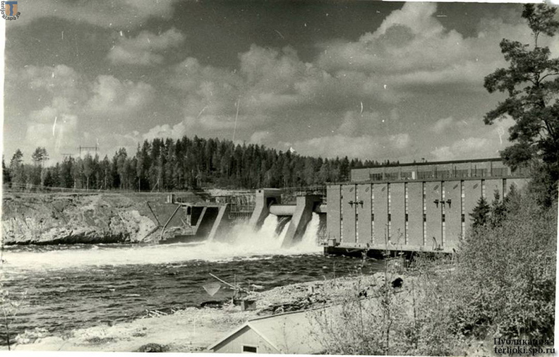 ГЭС Раухиала на Вуоксе, построена в 1931-1937 гг. Ныне Лесогорская ГЭС.
Фото 1945 года Vuoksa_GES_Rauhiala_1945.jpg