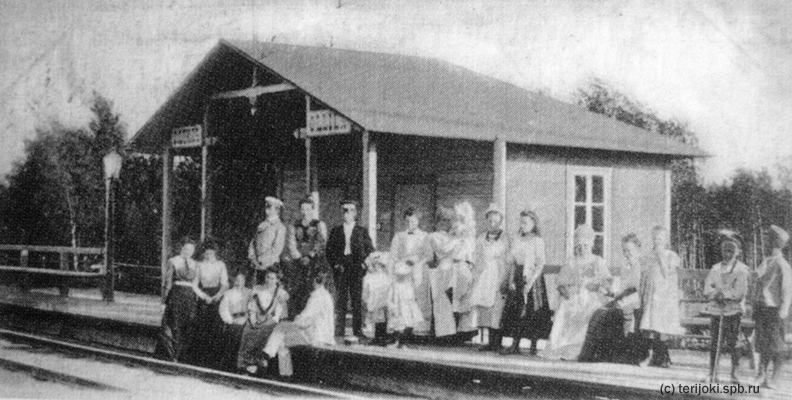 Первый вокзал Оллила (1901-1910 г.г.). Репродукция открытки из коллекции П. Раухала. Ollila_Laituri.JPG