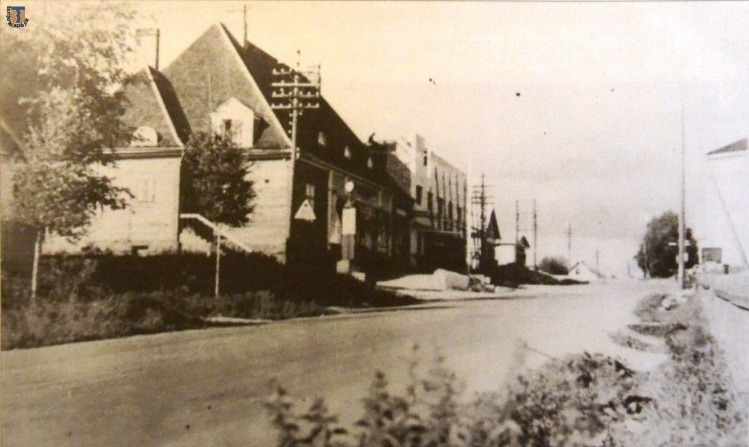 Довоенное фото из книги Paukku Y.J. “Sakkolan kylät tuvasta tupaan”, конец 1920-х - начало 1930-х, скорее всего 1931-1933 гг. Kiviniemi_OK-3.jpg