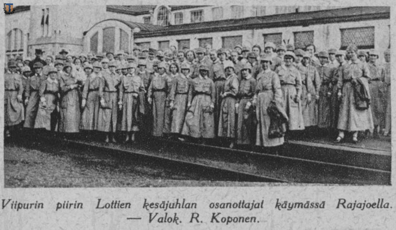 Лотты выборгского района на вокзале Раяйоки. Фото Р. Копонена. Suomen kuvalehti, 1925, № 29. suomen-kuvalehti-1925-29-1.jpg