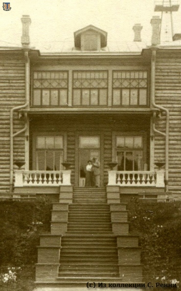 У дома Авенариуса. Открытка Халонена около 1910 г.
(с) Из коллекции С. Ренни sr_Tarhovka_Avenarius_1910-02.jpg