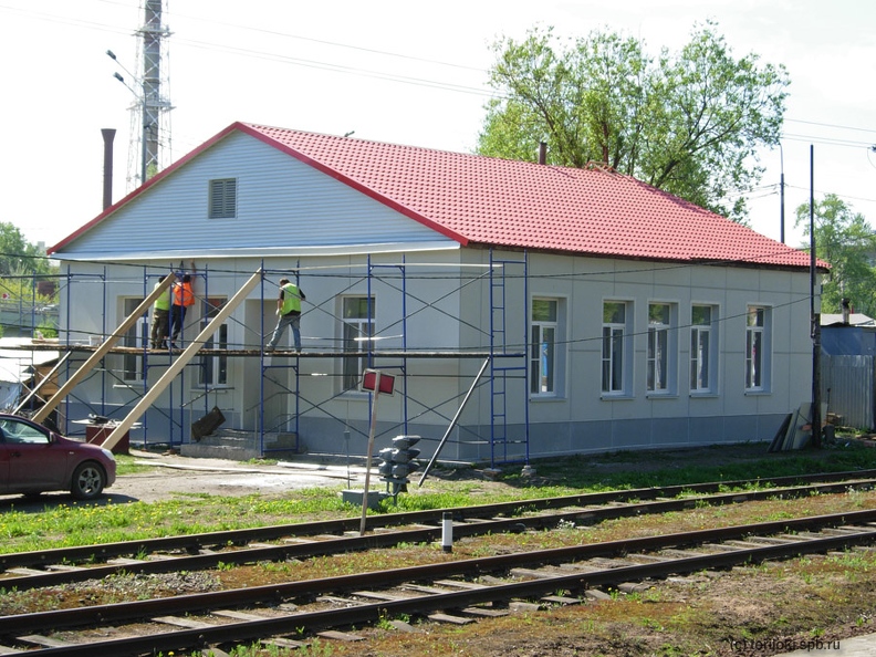 Ремонт кровли и фасада служебного здания станции Новая Деревня. Фото: Д. Верёвкин, 14.05.2018 г. DV_NovDerevnia_2018_05_14.jpg
