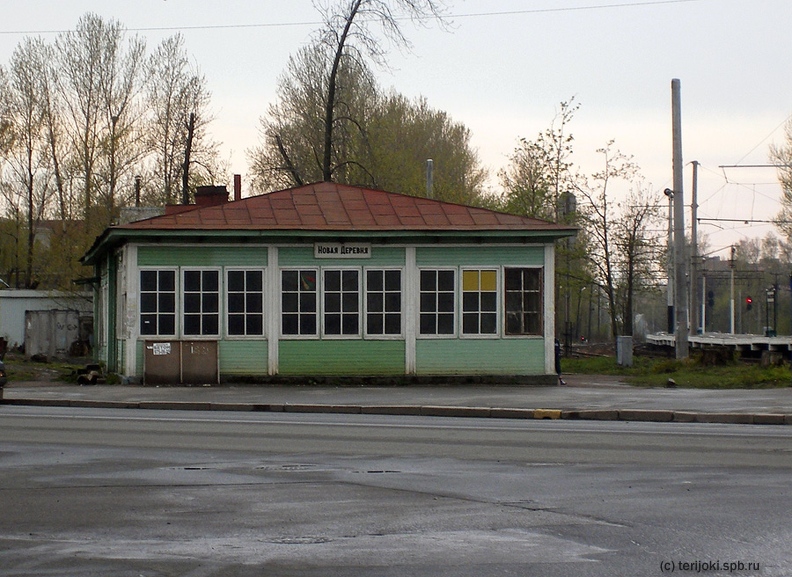 Вокзальное здание станции Новая Деревня. Фото: Д. Ильин, 09.05.2007 г. di_NovDerevnia_2007-02.JPG