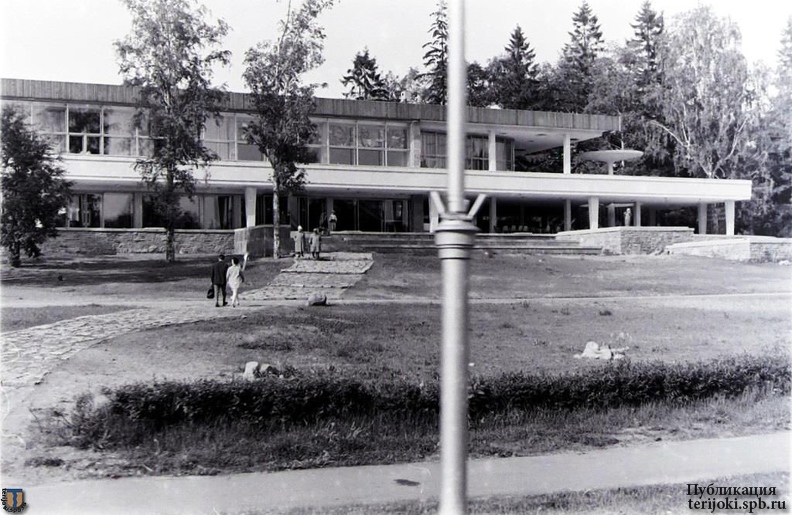 Зеленогорск, ресторан Олень , 1967 г.
Фотография из архива Н. Шевелёва. n2_Zelenogorsk_Olen_196x-01.jpg