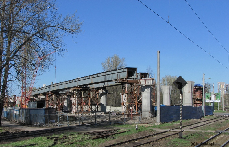 Станция Новая Деревня. Строительство путепровода в створе Коломяжского проспекта. Фото: А.М., 03.05.2010 г. am2_NovDerevnia_2010-1.jpg