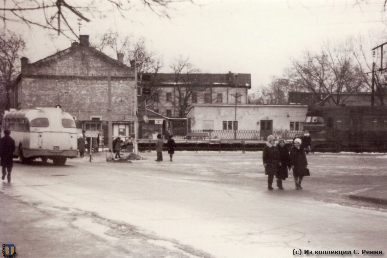 Сестрорецк, у вокзала. Середина или вторая половина 1960-х гг.
(с) Из коллекции С. Ренни sr_Sestroretsk_196x-02.jpg