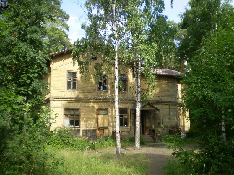 Дом, стоявший на Канонирском участке №54, фото 2011 г. На 2018 г. на его месте котлован. ku54_2011-2.jpg