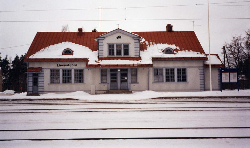 ст.Лиевестуоре (вбл.Ювяскюля)2004г. (здания перевезены из Хумалйоки в 1929г.)=.jpg