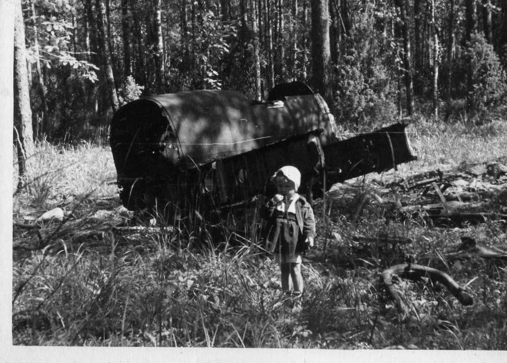 Всё, что можно ещё было использовать сняли в 1944году.Аэродром рядом.