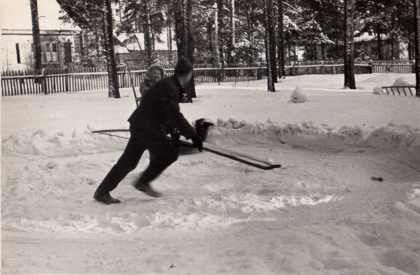 Справа в глубине.