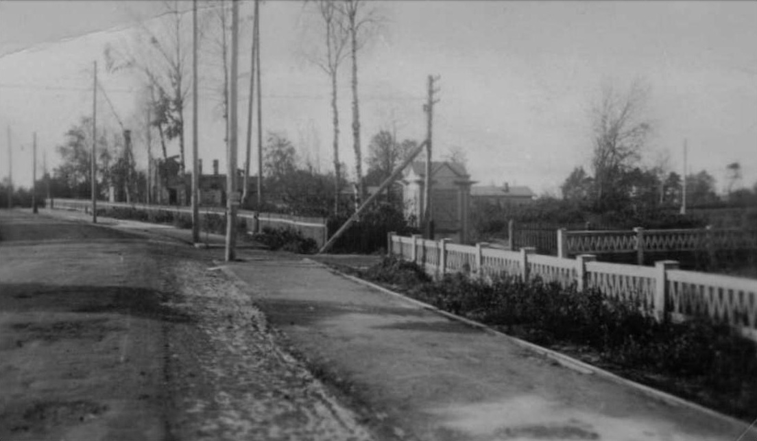 Виертотие угол Вяйнёлянкату (Комендантской), т.е. вид в сторону церкви.jpg