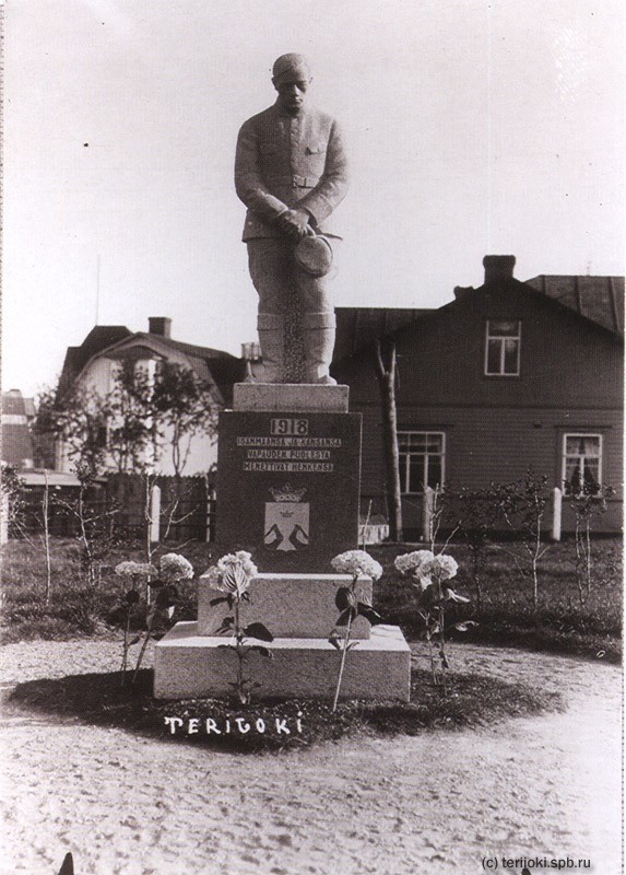 1928 справа от статуи 8-69, слева забор 8-132 и позади католич.ц. terijoki_jpk-171.jpg