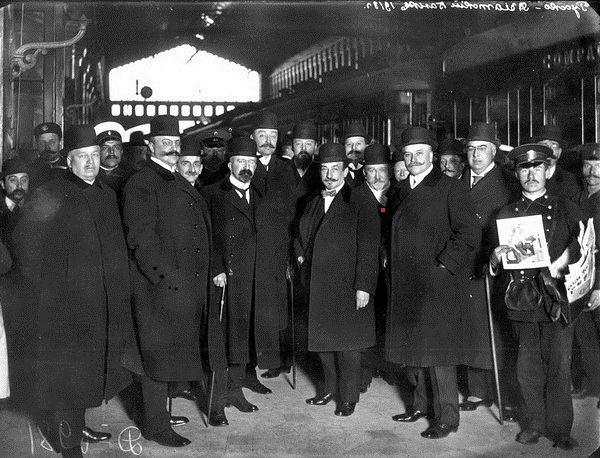 Соколовский среди руководителей Путиловского з-да 1913г..jpg