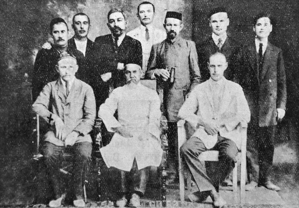 Терийоки 1914г. диаспора. Абдулла Имадитдинов вверху справа, рядом Зинетулла Имадетдинов.jpg
