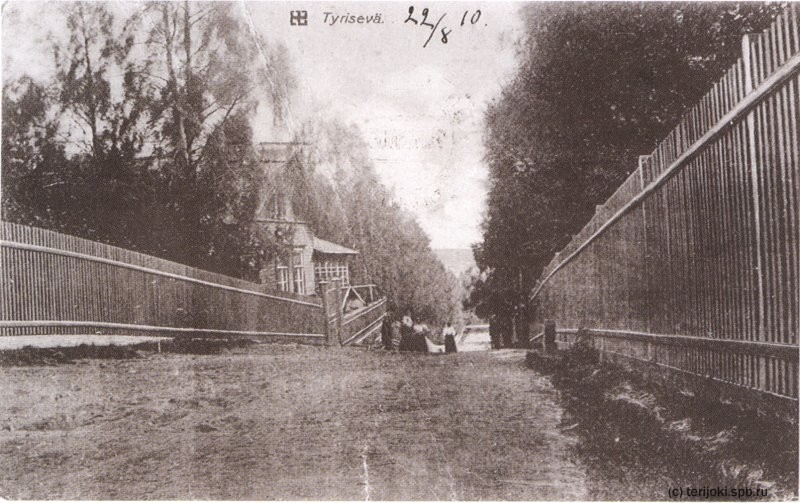 1910е дача Орловского слева мал.дом у дороги.jpg