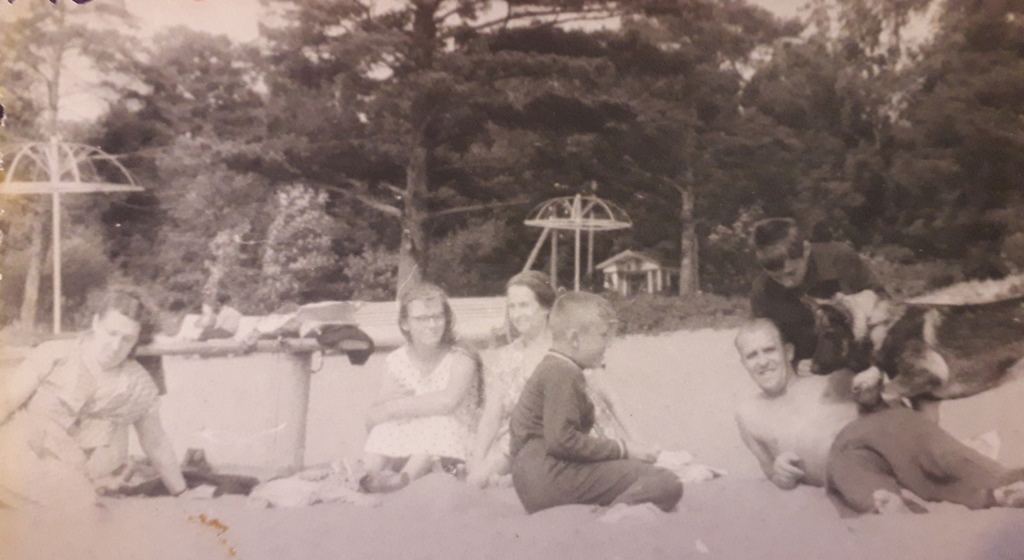 На Детском пляже, 1962 г. Фото предоставила Оксана Максимычева..jpg