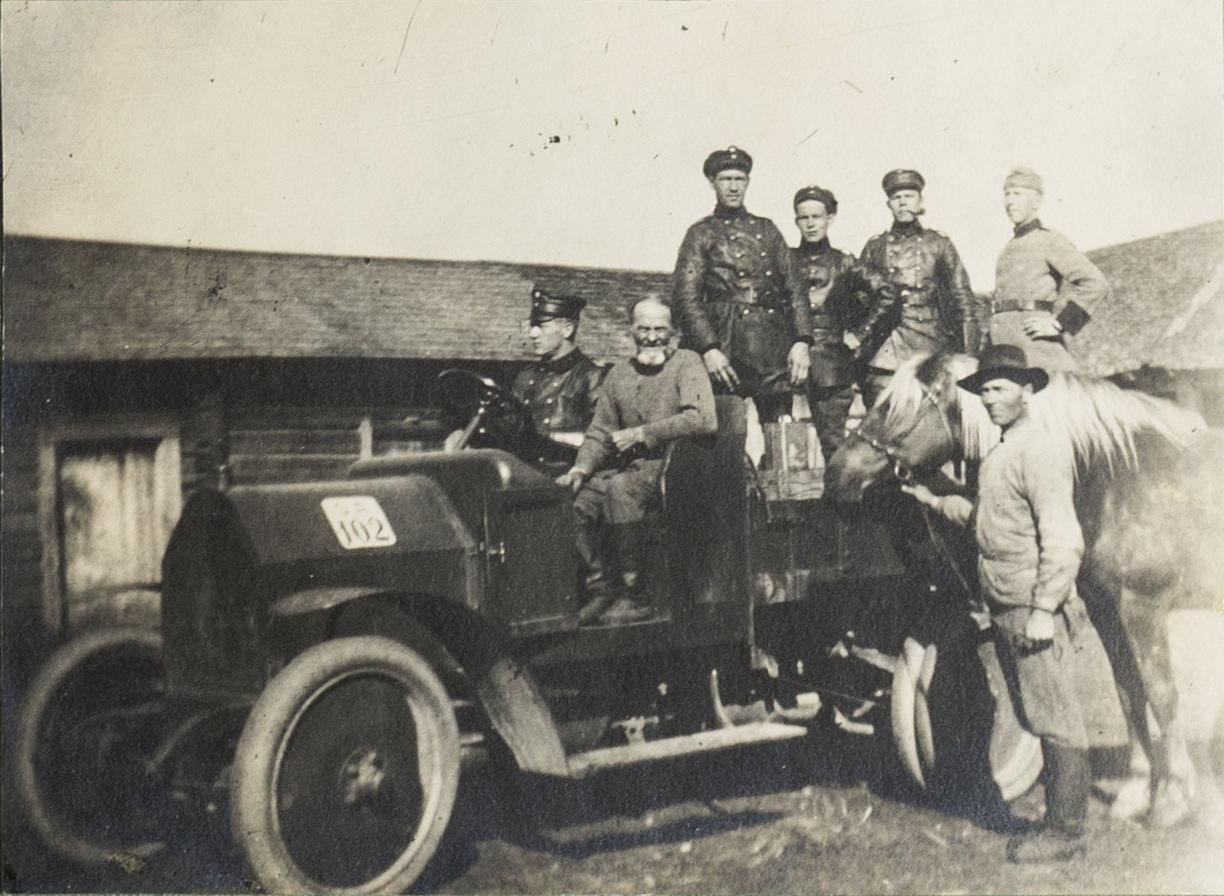 автомобильное подразделение в Куолемаярви 1920е.jpg