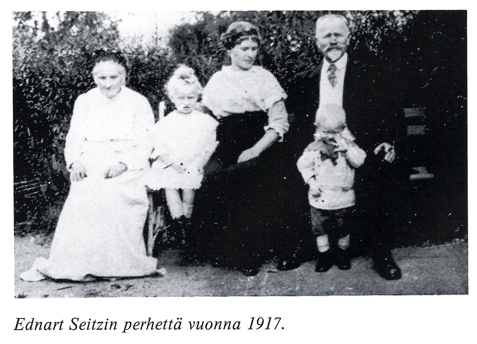Семья Эдварда Зейца в 1917 году.JPG