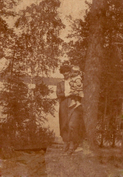 1917 лето Финляндия Виндельбанд (Поль-Мари) Елизавета Георгиевна с дочерью Ниной1.jpg