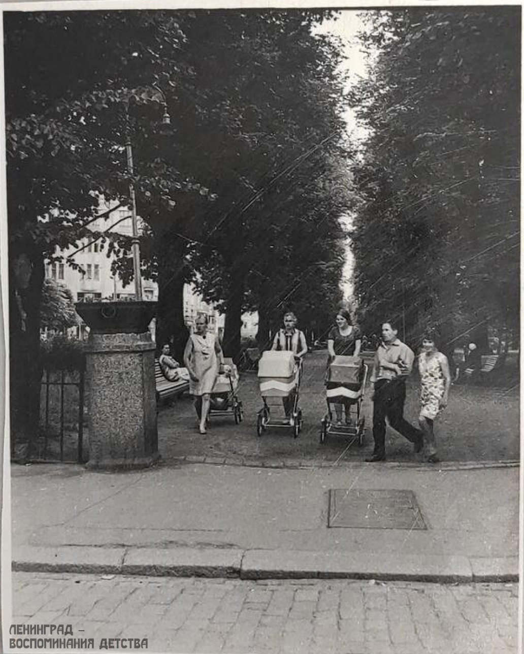 1973 год. Отдыхающие в парке им. В.И. Ленина.