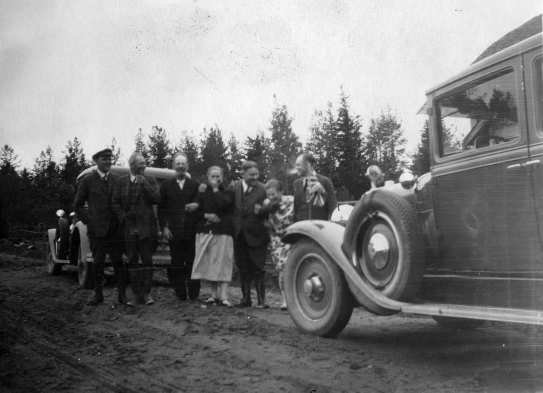 Стен К.В. с гостями 1929 Ваммельярви.jpg
