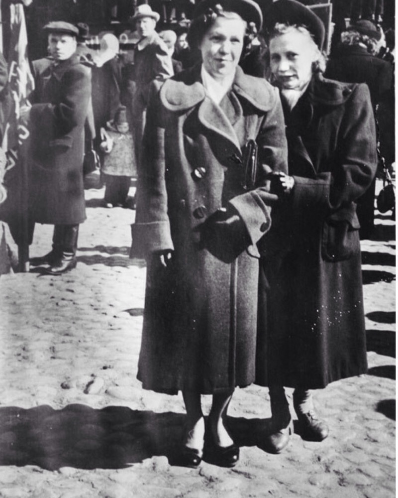 Выборгская женская мода-1951<br />http://rekvizit.info/region/vozvrashhayas-k-poslevoennomu-vyborgu/