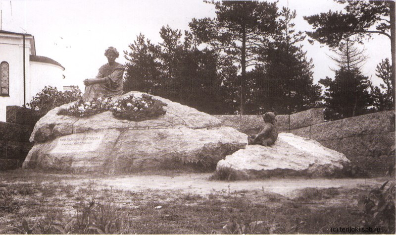 Могила М. В. Крестовской, 1910-е гг.