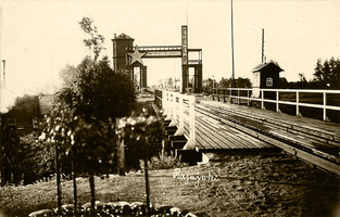 Rajajoki_railway_bridge.jpg