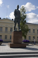 Памятник Маннергейму на Торговой (центральной) площади.
