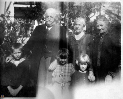 aw John Lundberg, his sister and wife